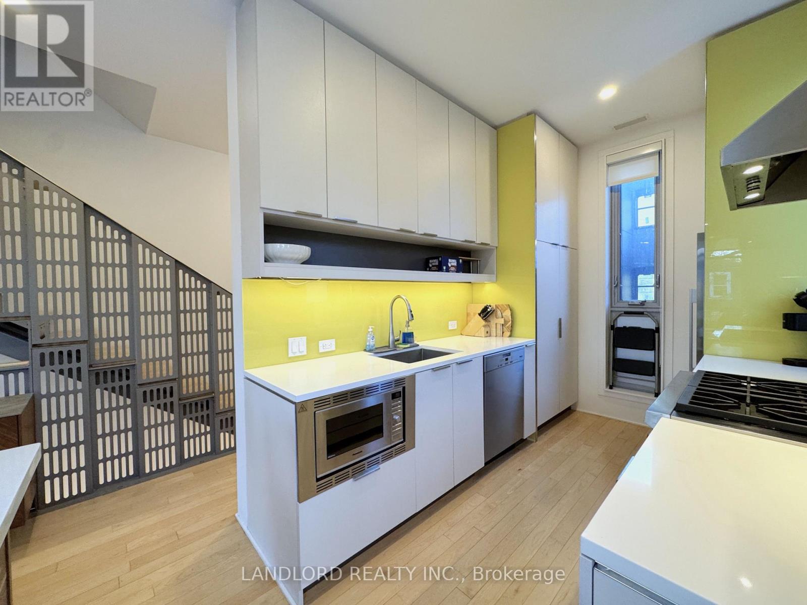 Th1 - 15 Cummings Street, Toronto, Ontario  M4M 1M7 - Photo 7 - E12616166