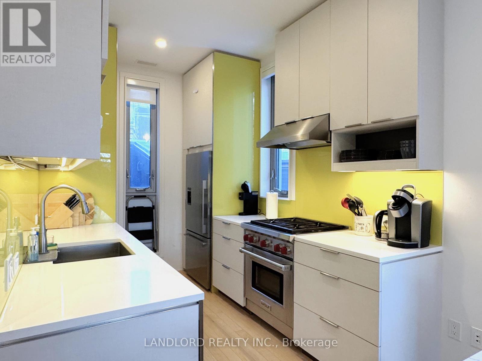 Th1 - 15 Cummings Street, Toronto, Ontario  M4M 1M7 - Photo 6 - E12616166