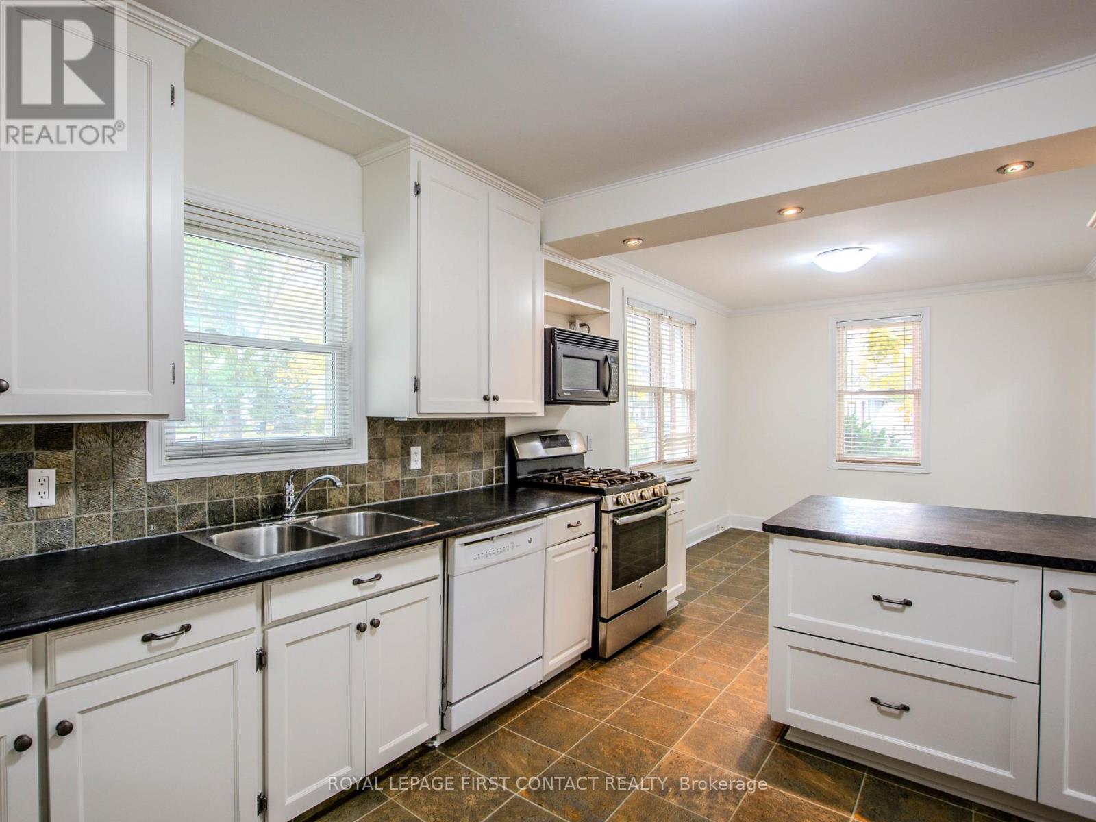 25 Holgate Street, Barrie, Ontario  L4N 2T6 - Photo 23 - S12486413