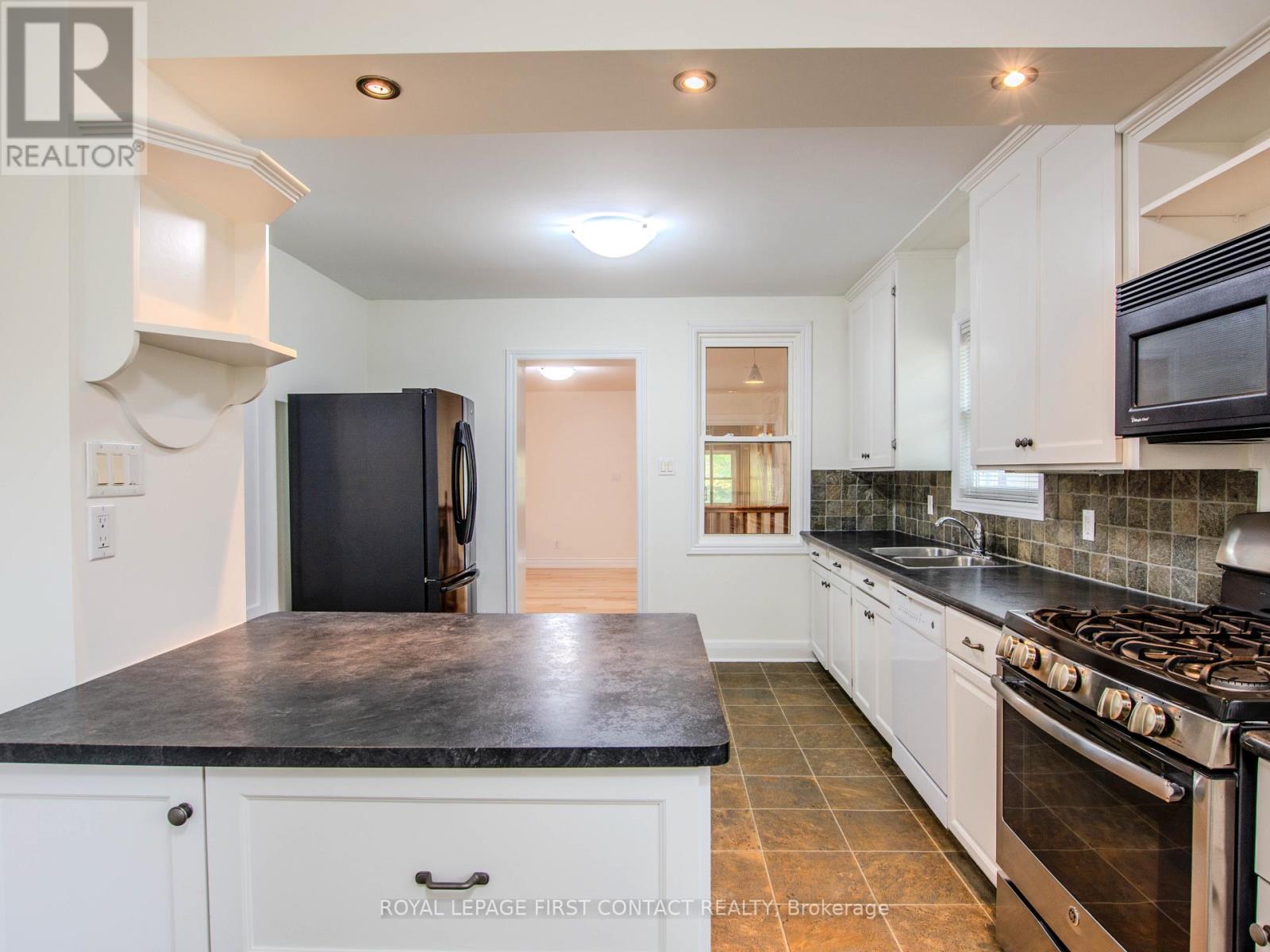 25 Holgate Street, Barrie, Ontario  L4N 2T6 - Photo 25 - S12486413