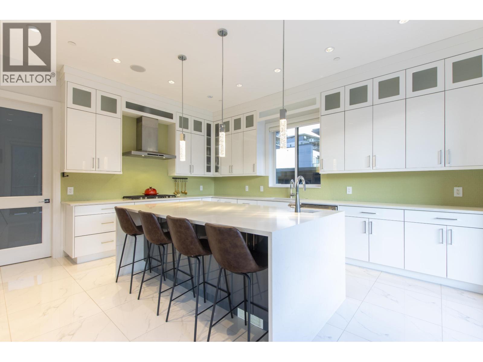 2237 Windsail Place, Squamish, British Columbia  V8B 0T6 - Photo 6 - R3080598