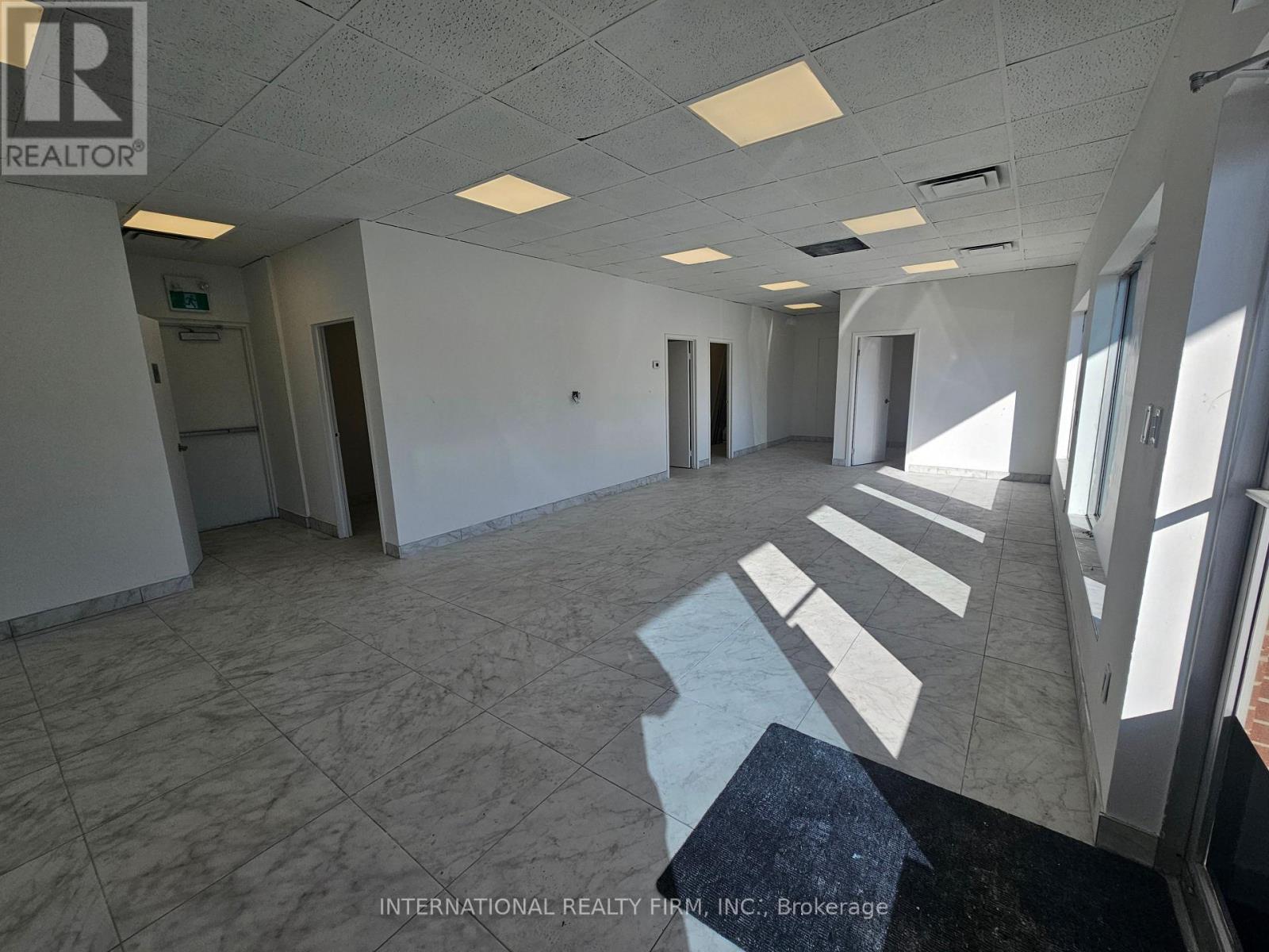 2 - 833 Westlock Road, Mississauga, Ontario  L5C 1K7 - Photo 2 - W12667978