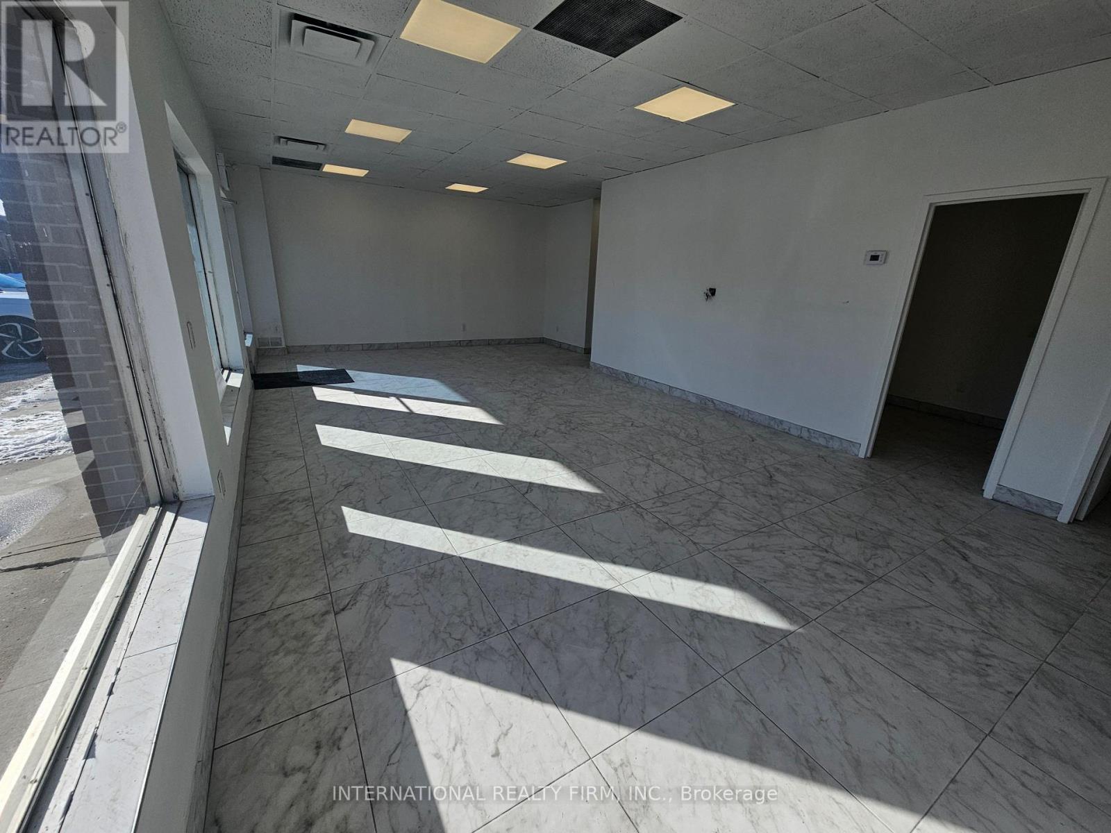 2 - 833 Westlock Road, Mississauga, Ontario  L5C 1K7 - Photo 3 - W12667978