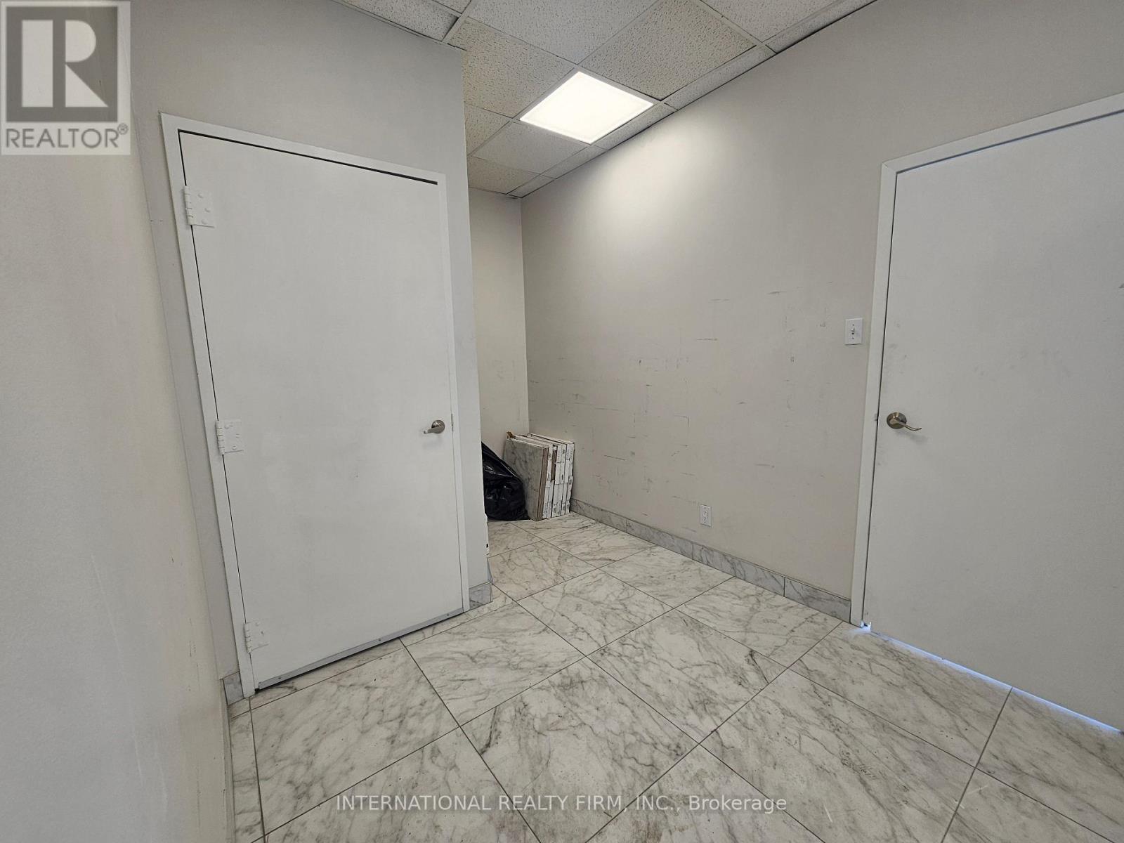 2 - 833 Westlock Road, Mississauga, Ontario  L5C 1K7 - Photo 5 - W12667978