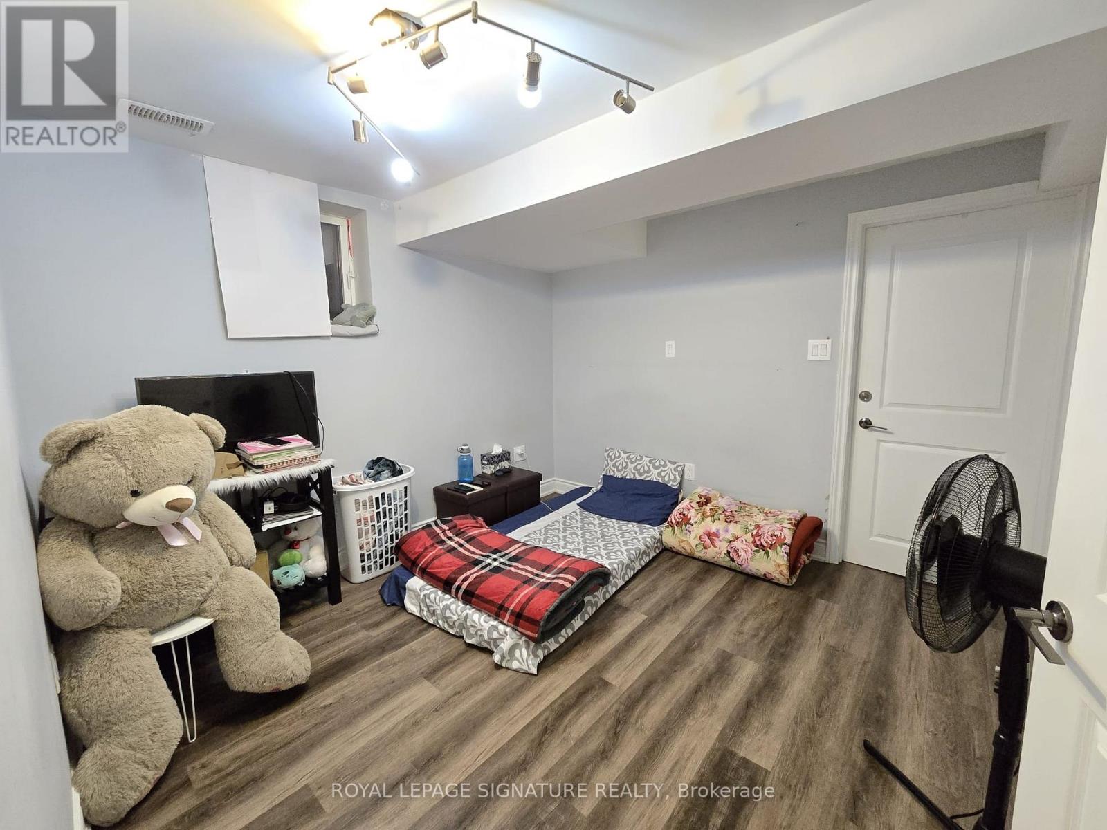 Basement - 20 Mercedes Road, Brampton, Ontario  L7A 0Z2 - Photo 3 - W12714292