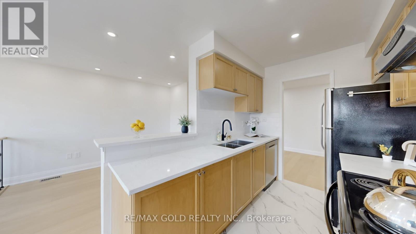 26 Applegrove Court, Brampton, Ontario  L6R 2Y8 - Photo 10 - W12714312