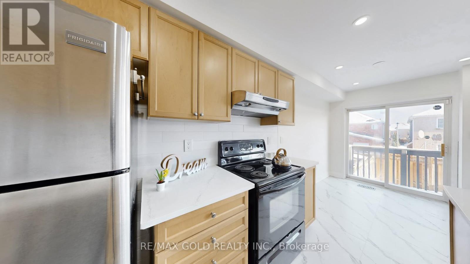 26 Applegrove Court, Brampton, Ontario  L6R 2Y8 - Photo 11 - W12714312