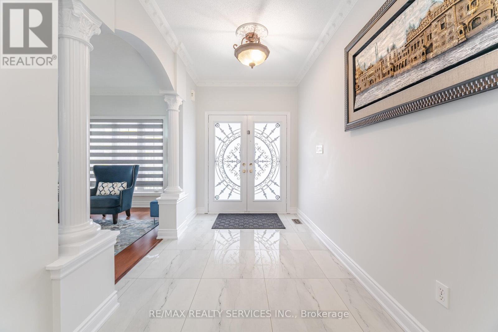 4 Runnymede Crescent, Brampton, Ontario  L6R 0L3 - Photo 3 - W12714416