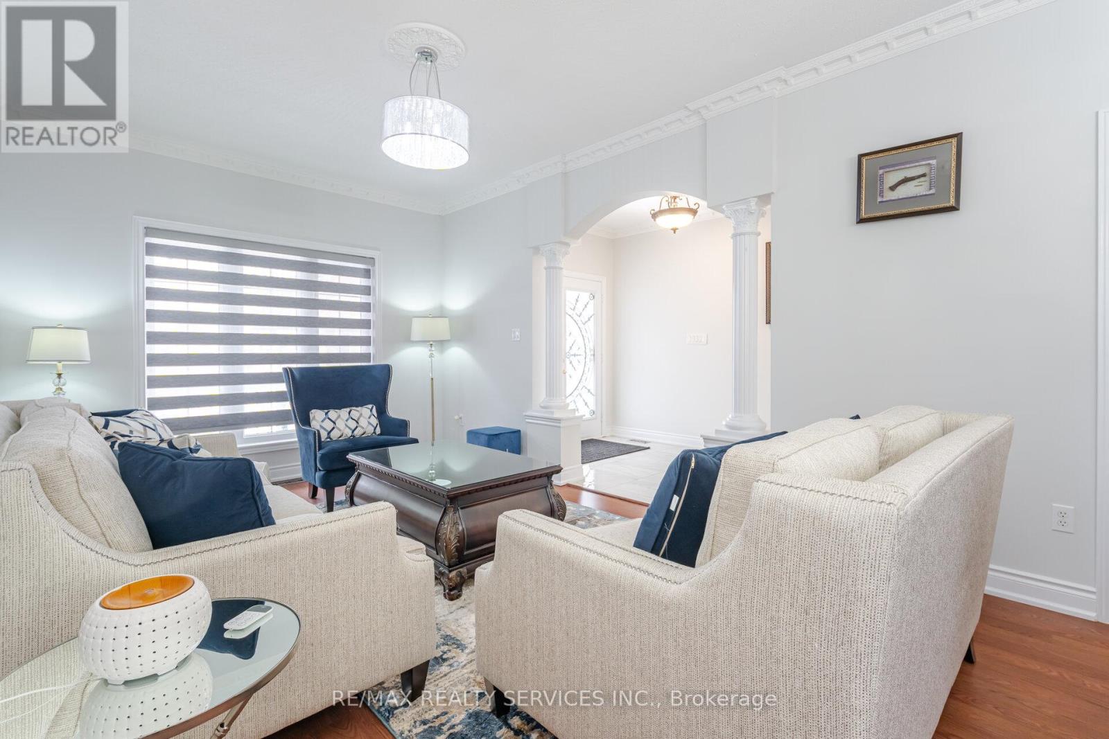 4 Runnymede Crescent, Brampton, Ontario  L6R 0L3 - Photo 5 - W12714416