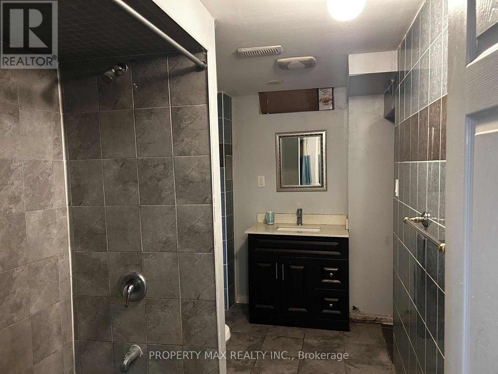 30 Sedgegrass Way, Brampton, Ontario  L6R 3C9 - Photo 5 - W12714498