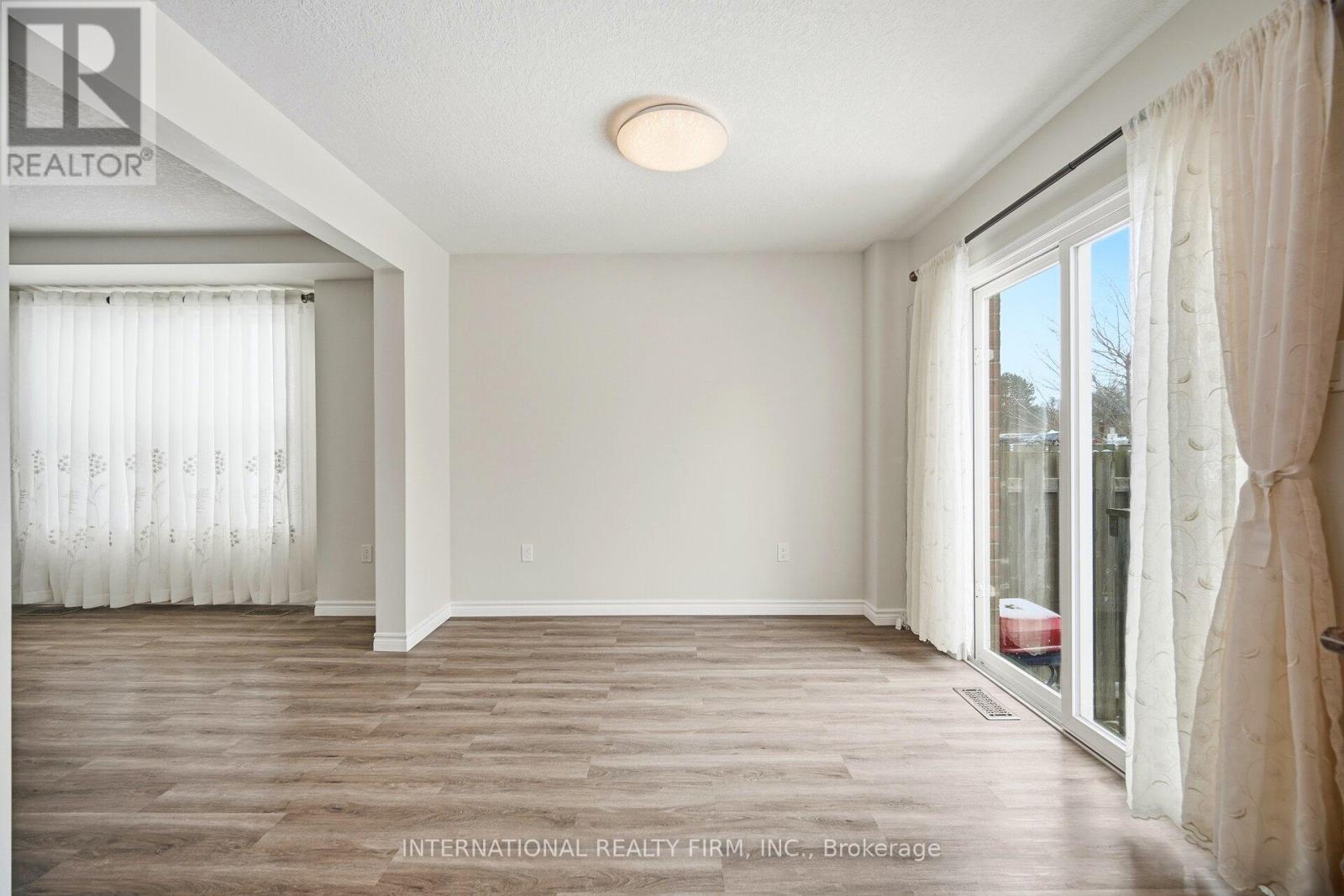 116 Brookfield Crescent, Kitchener, Ontario  N2E 0A7 - Photo 4 - X12714364