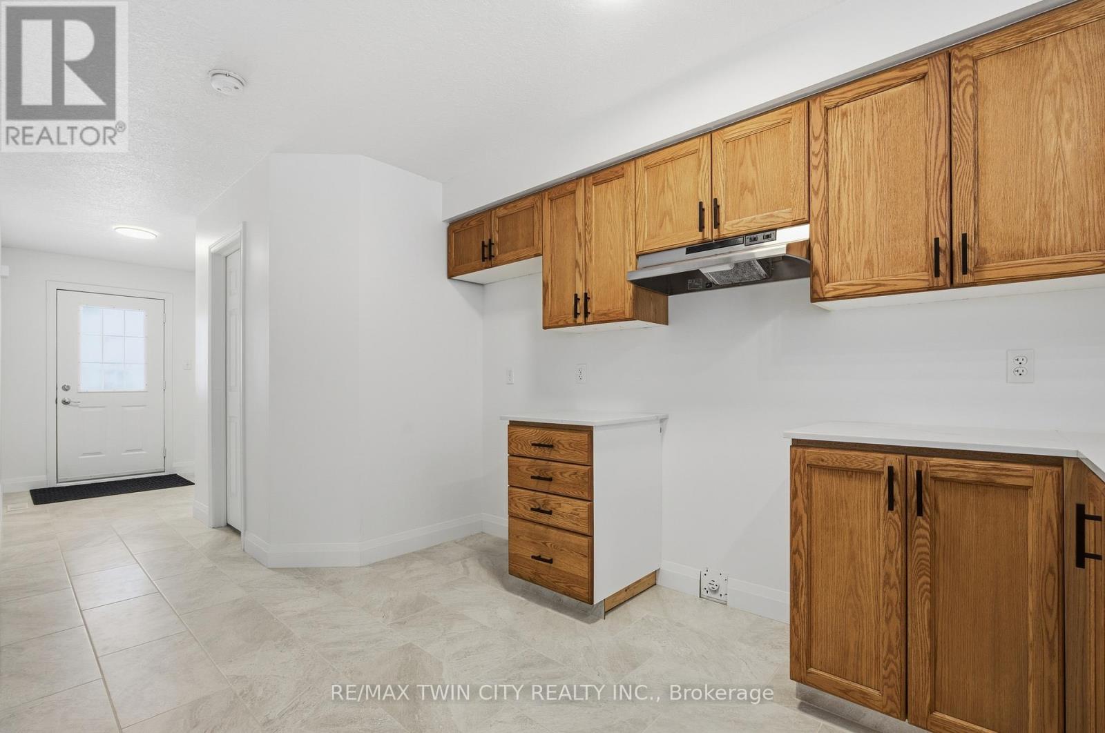 50 Dahlia Street, Kitchener, Ontario  N2E 4B1 - Photo 12 - X12714482