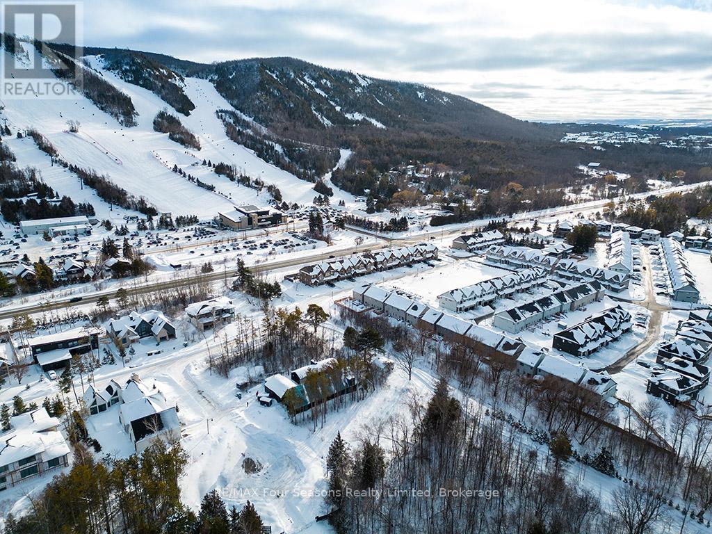 106 Deer Lane, Blue Mountains, Ontario  N0H 1J0 - Photo 5 - X12714510