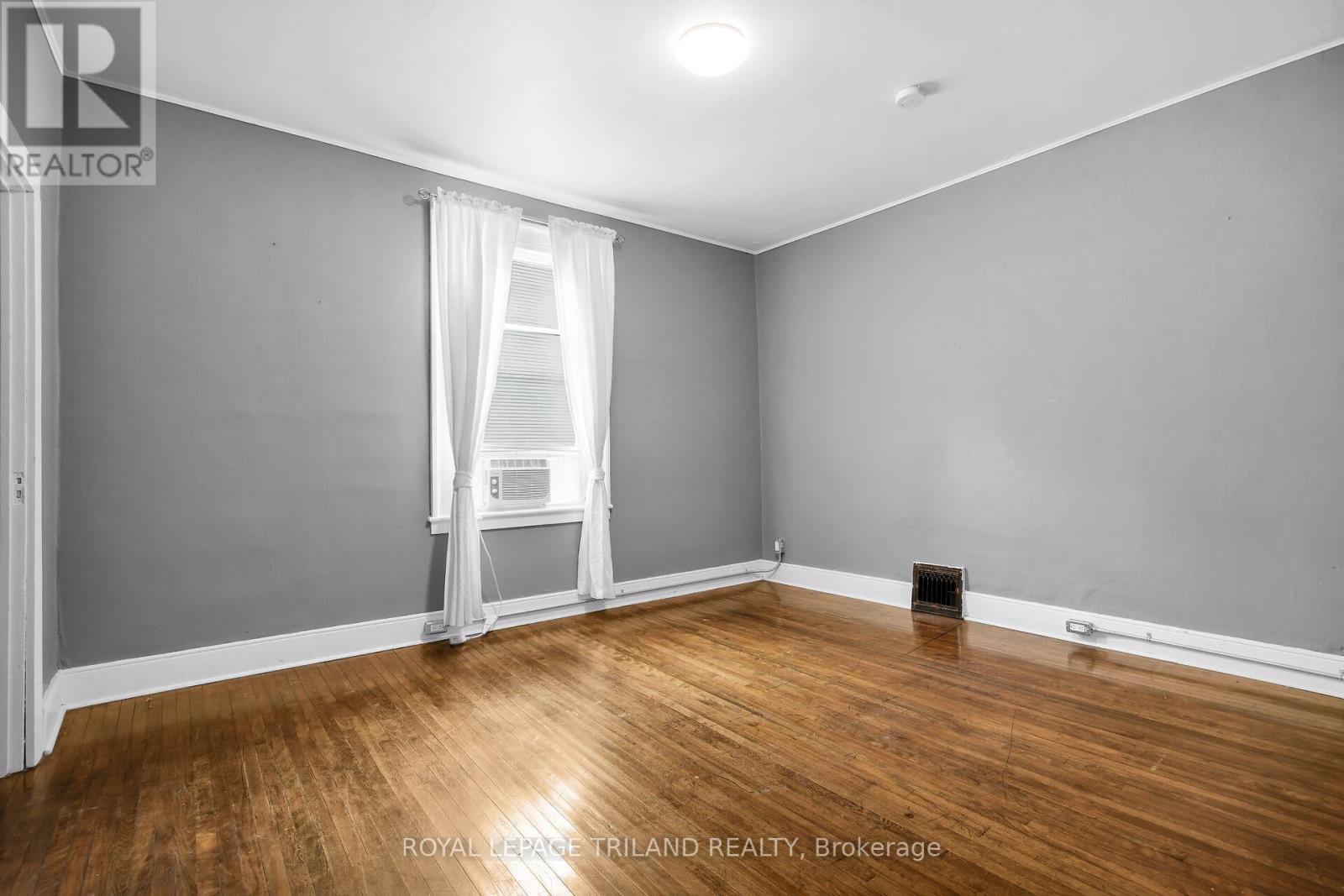 2 - 122 Centre Street, St. Thomas, Ontario  N5R 2Z9 - Photo 1 - X12714590