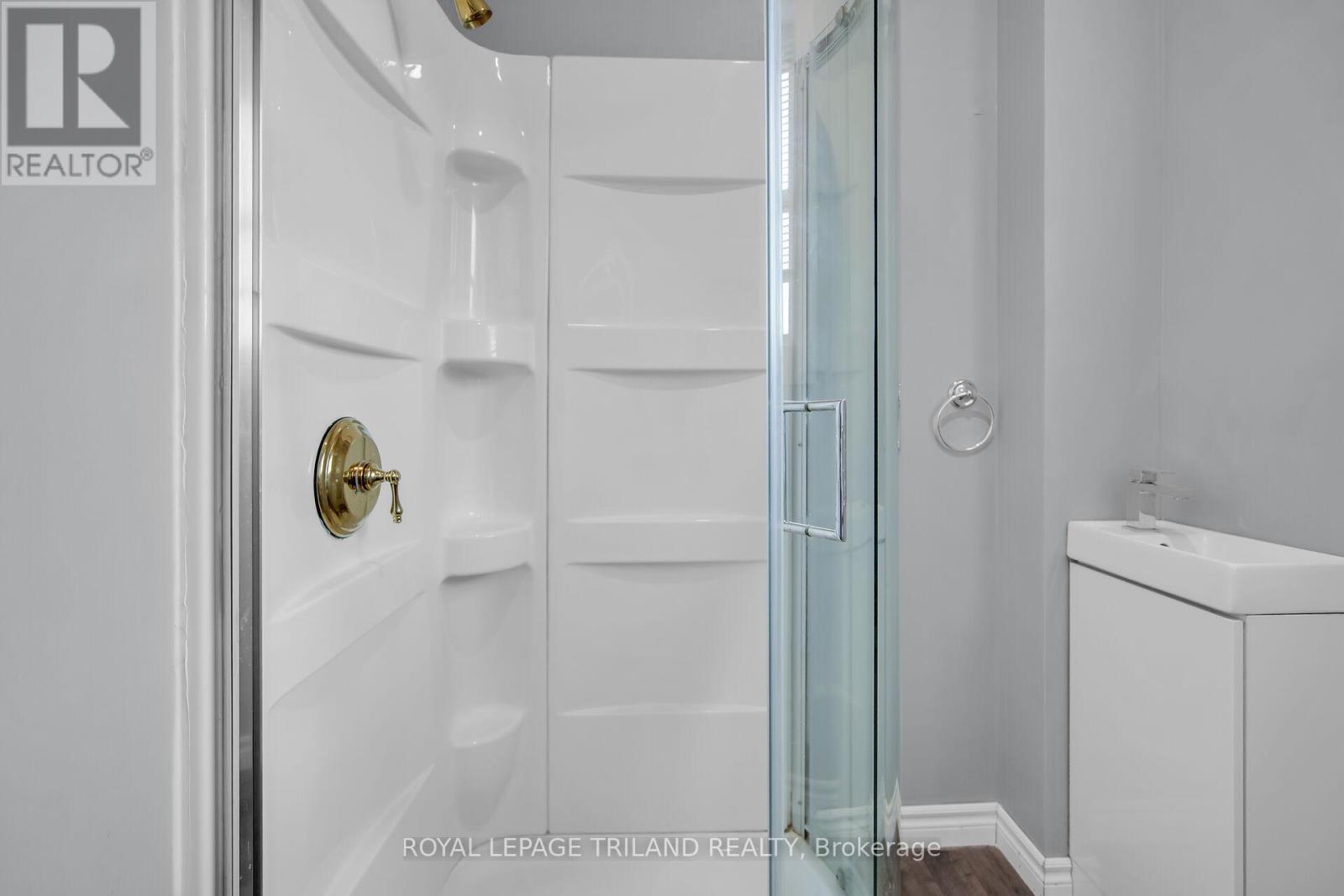 2 - 122 Centre Street, St. Thomas, Ontario  N5R 2Z9 - Photo 6 - X12714590