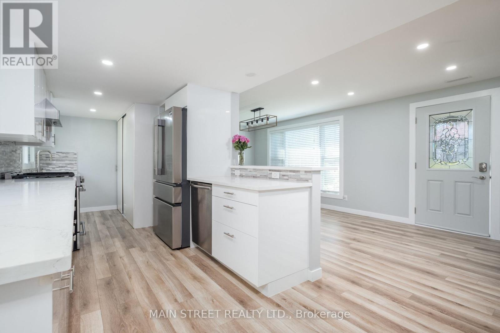 23 Sunnidale Boulevard E, Georgina, Ontario  L0E 1L0 - Photo 4 - N12654550