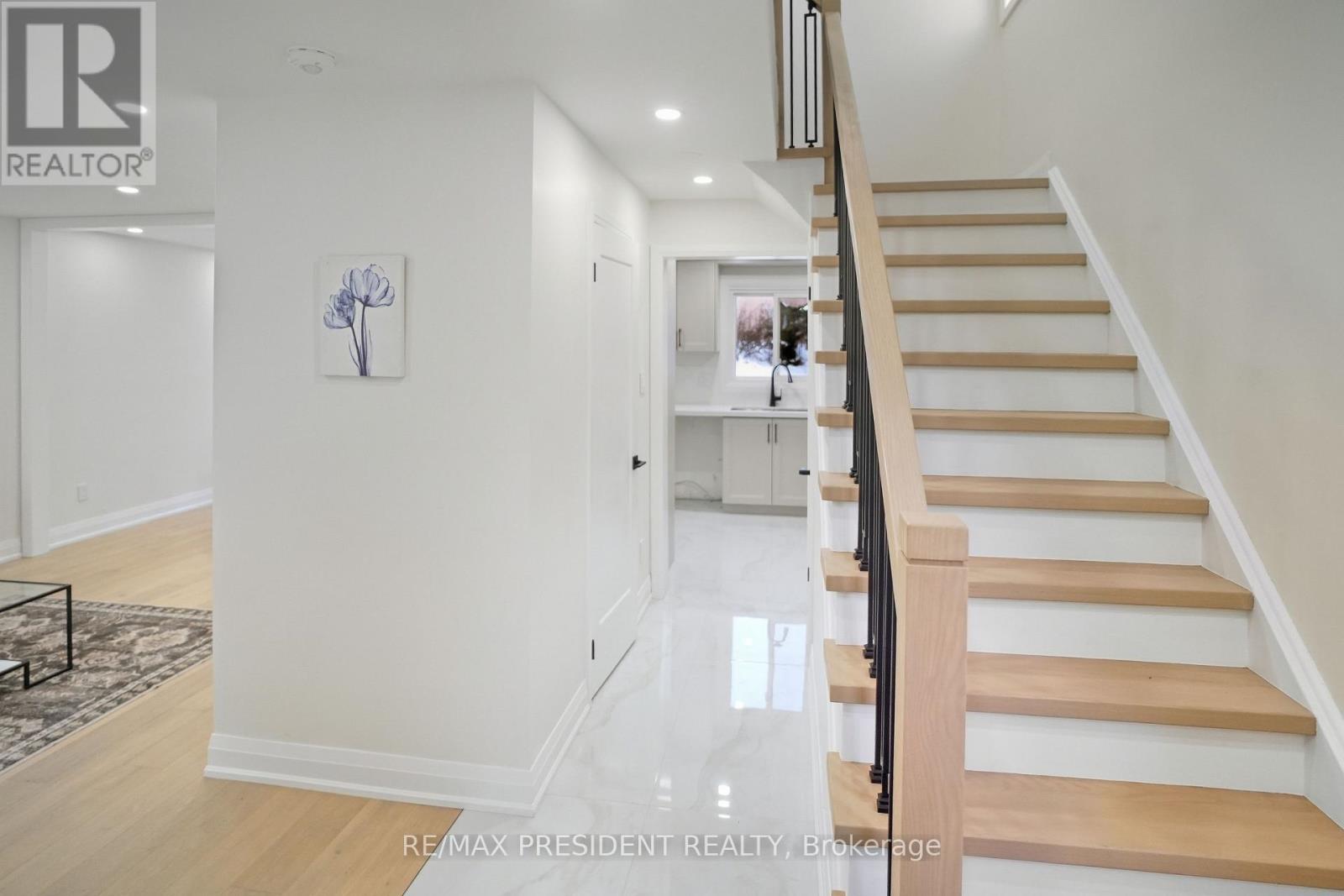 8 Northgate Boulevard, Brampton, Ontario  L6S 4A6 - Photo 2 - W12707132