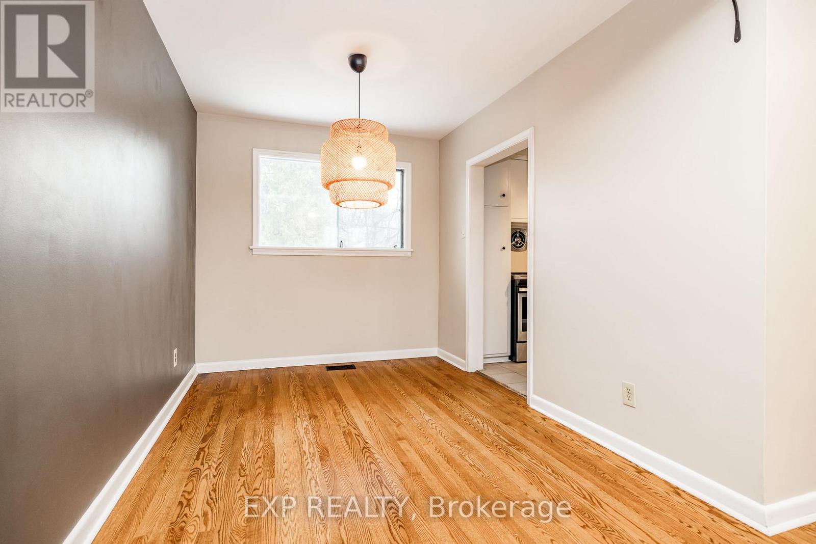 972 Arkell Street, Ottawa, Ontario  K2B 5R3 - Photo 12 - X12714518