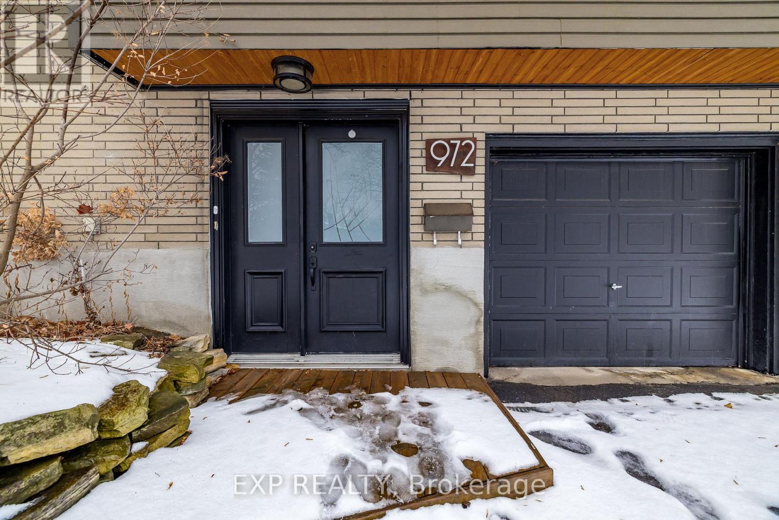 972 Arkell Street, Ottawa, Ontario  K2B 5R3 - Photo 3 - X12714518