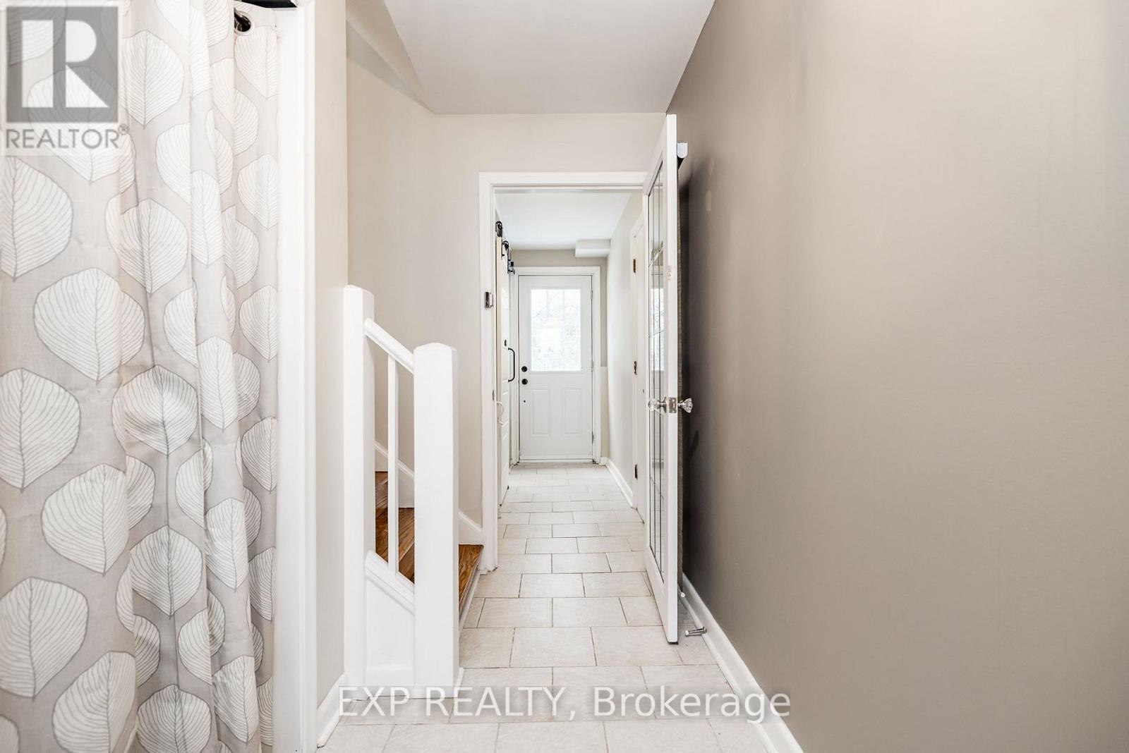 972 Arkell Street, Ottawa, Ontario  K2B 5R3 - Photo 6 - X12714518