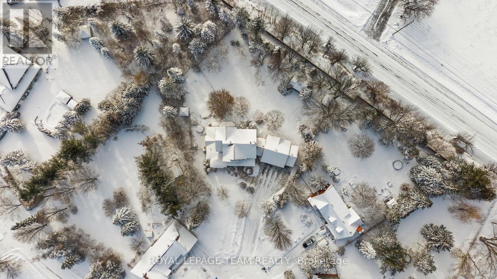 7 Sara Court, Ottawa, Ontario  K2R 1E2 - Photo 2 - X12538726