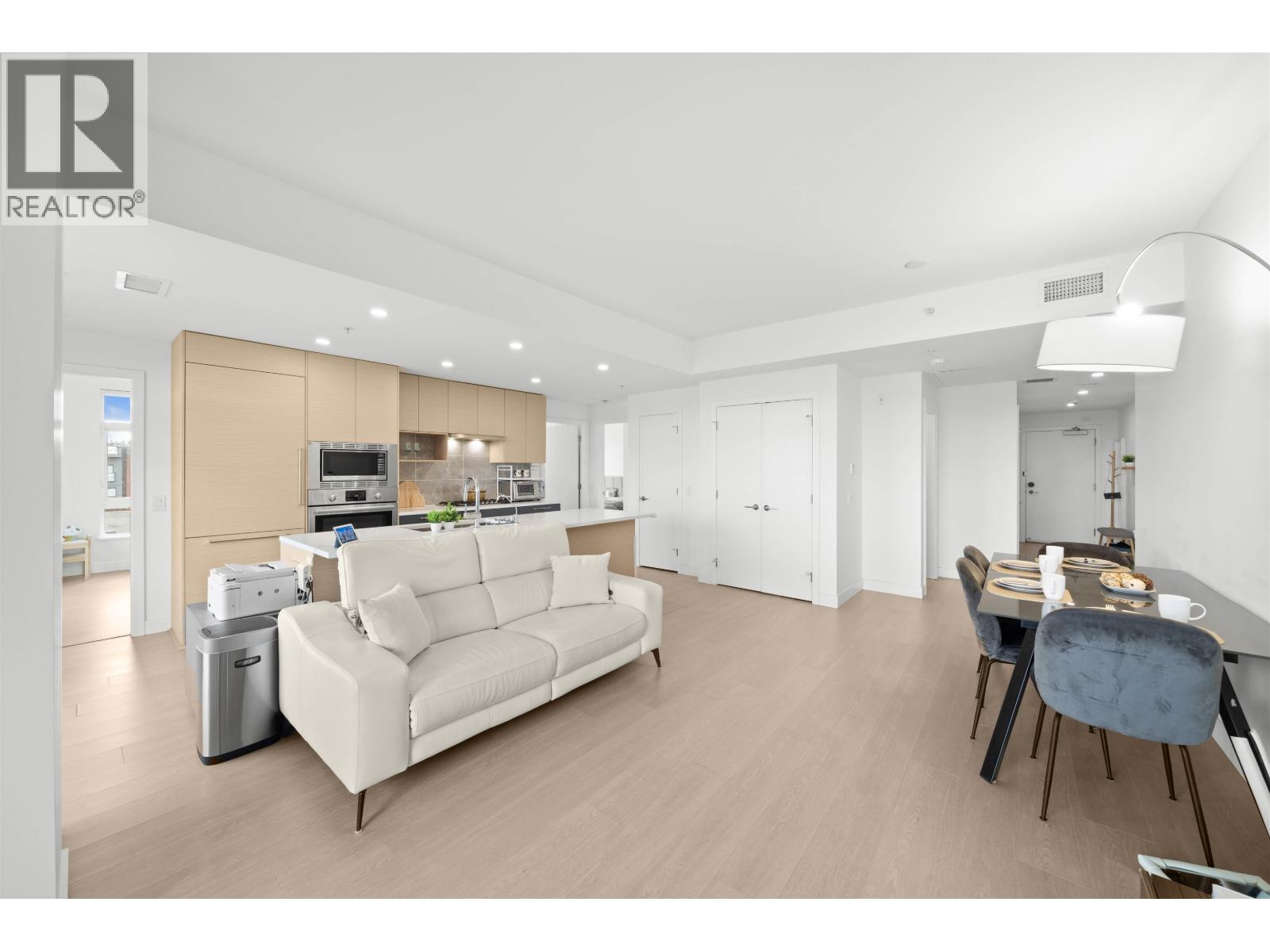 301 8888 Osler Street, Vancouver, British Columbia  V6P 4G2 - Photo 1 - R3081429