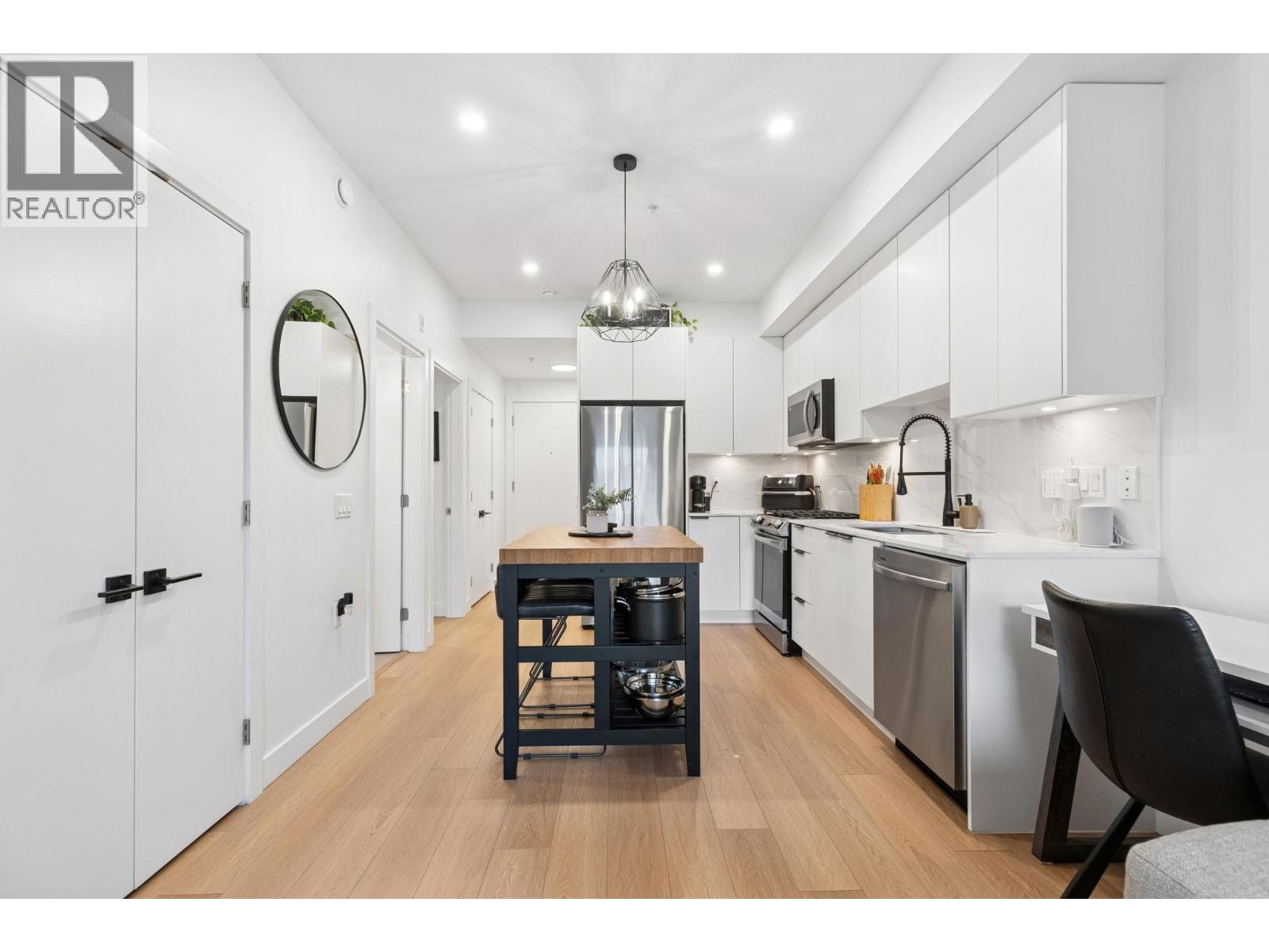 204 2331 Kelly Avenue, Port Coquitlam, British Columbia  V3C 1Y3 - Photo 2 - R3081440