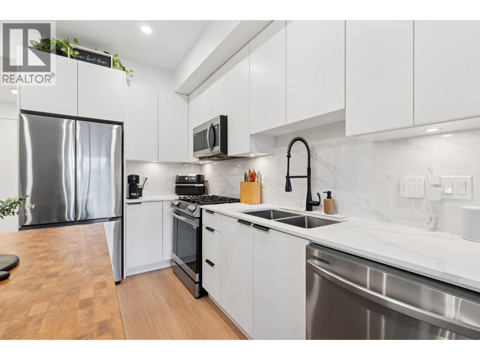 204 2331 Kelly Avenue, Port Coquitlam, British Columbia  V3C 1Y3 - Photo 3 - R3081440