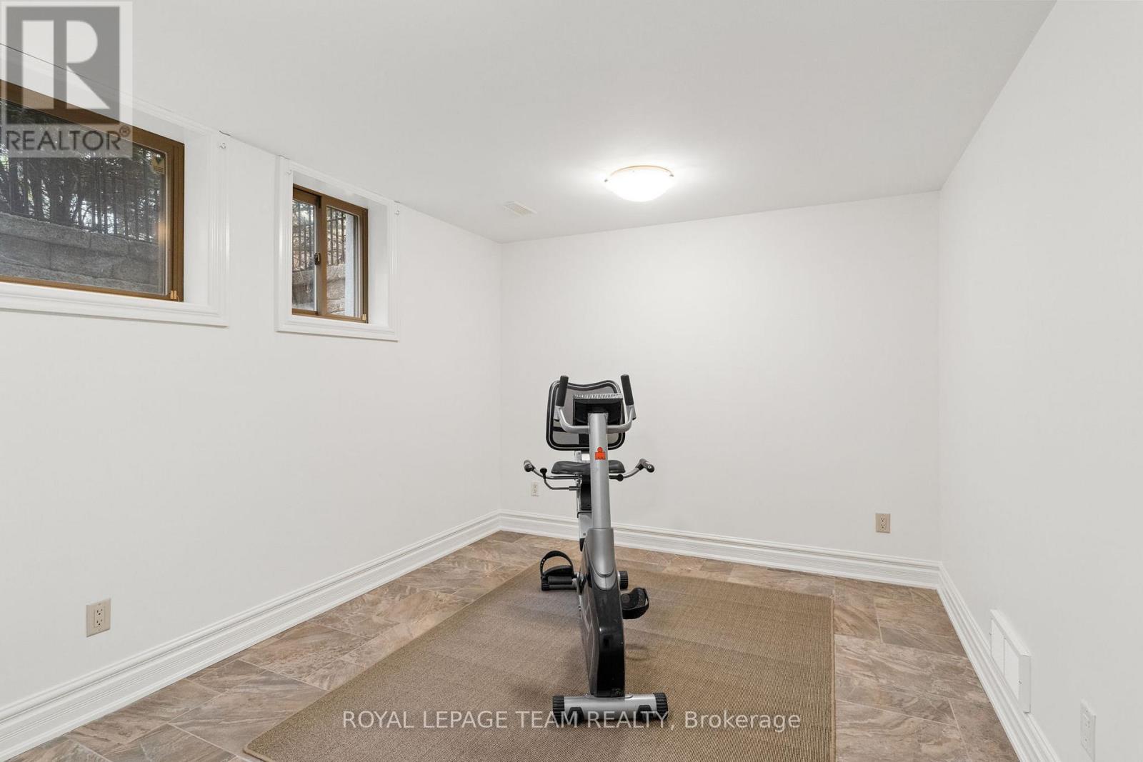 7 Sara Court, Ottawa, Ontario  K2R 1E2 - Photo 39 - X12538726