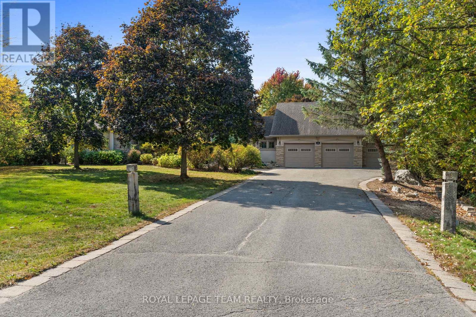 7 Sara Court, Ottawa, Ontario  K2R 1E2 - Photo 4 - X12538726