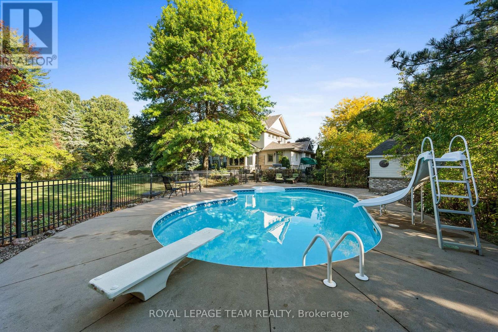 7 Sara Court, Ottawa, Ontario  K2R 1E2 - Photo 46 - X12538726