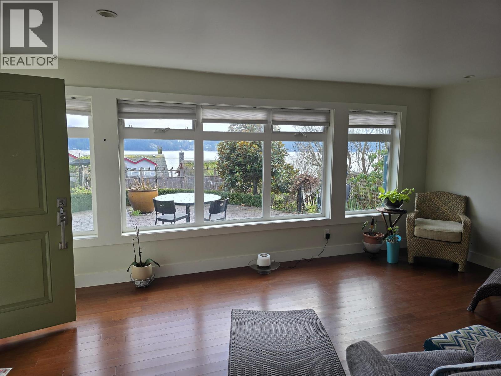 620 Seaview Road, Gibsons, British Columbia  V0N 1V7 - Photo 1 - R3081414