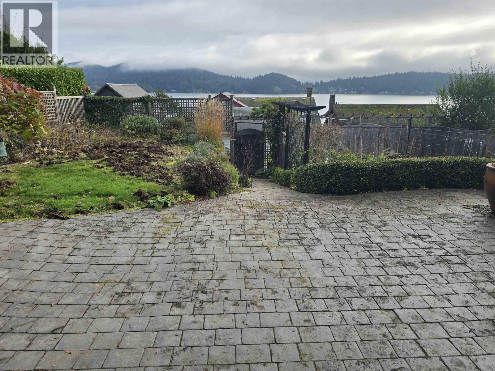 620 Seaview Road, Gibsons, British Columbia  V0N 1V7 - Photo 15 - R3081414