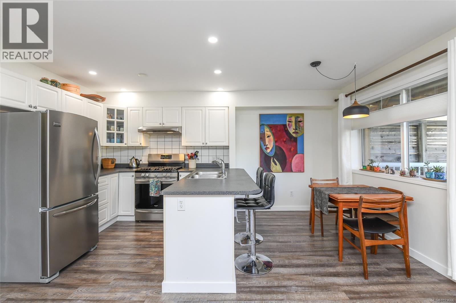 B 1271 Martin Pl, Courtenay, British Columbia  V9N 9A2 - Photo 6 - 1023666