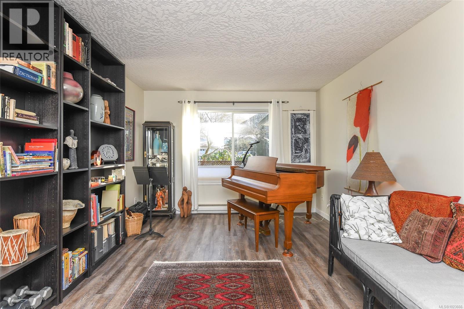 B 1271 Martin Pl, Courtenay, British Columbia  V9N 9A2 - Photo 8 - 1023666