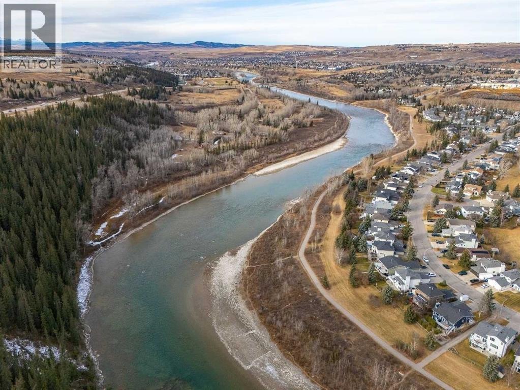 301 Riverview Green, Cochrane, Alberta  T4C 1K5 - Photo 11 - A2267736