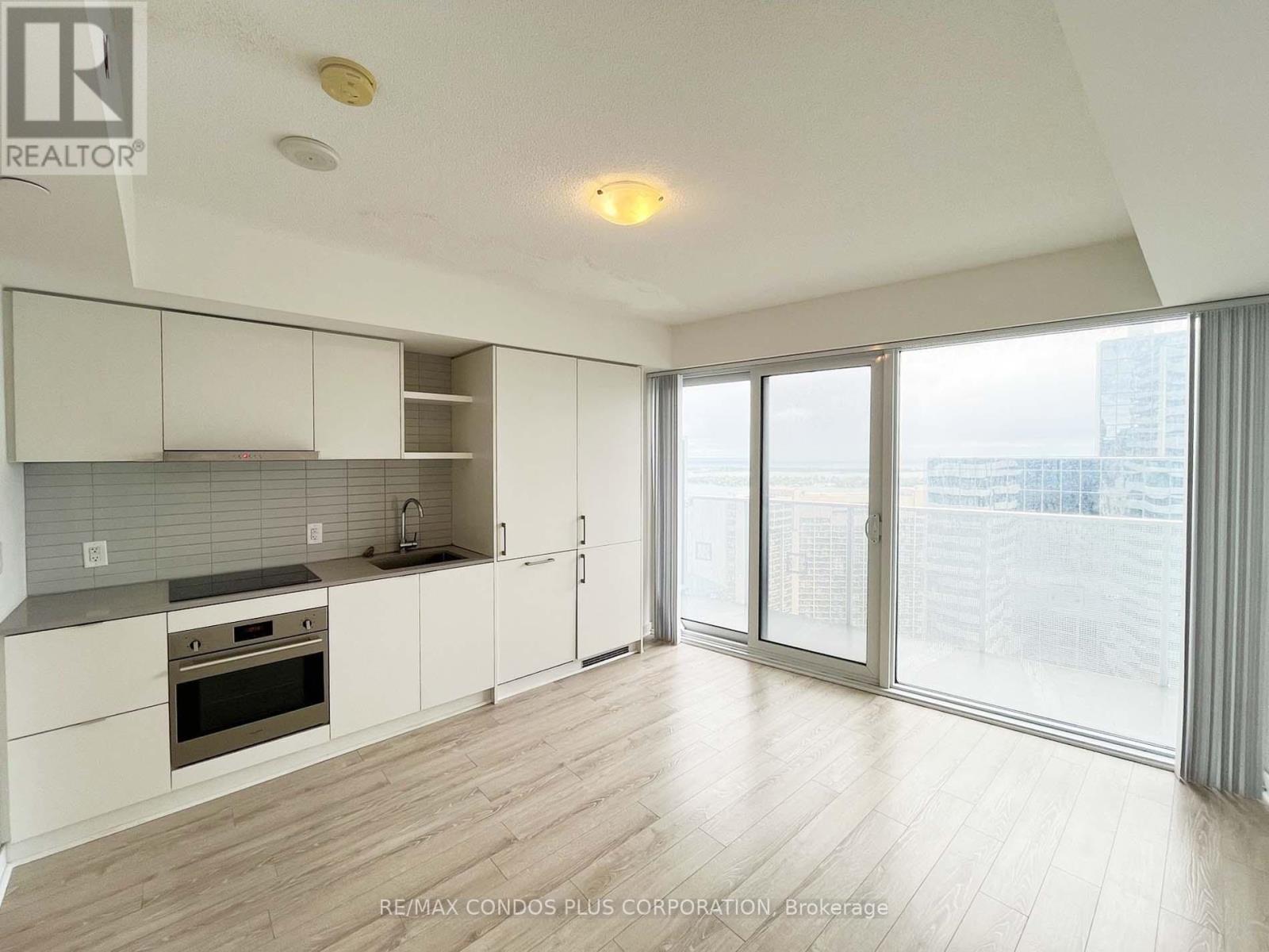 6608 - 100 Harbour Street, Toronto, Ontario  M5J 0B5 - Photo 2 - C12714604