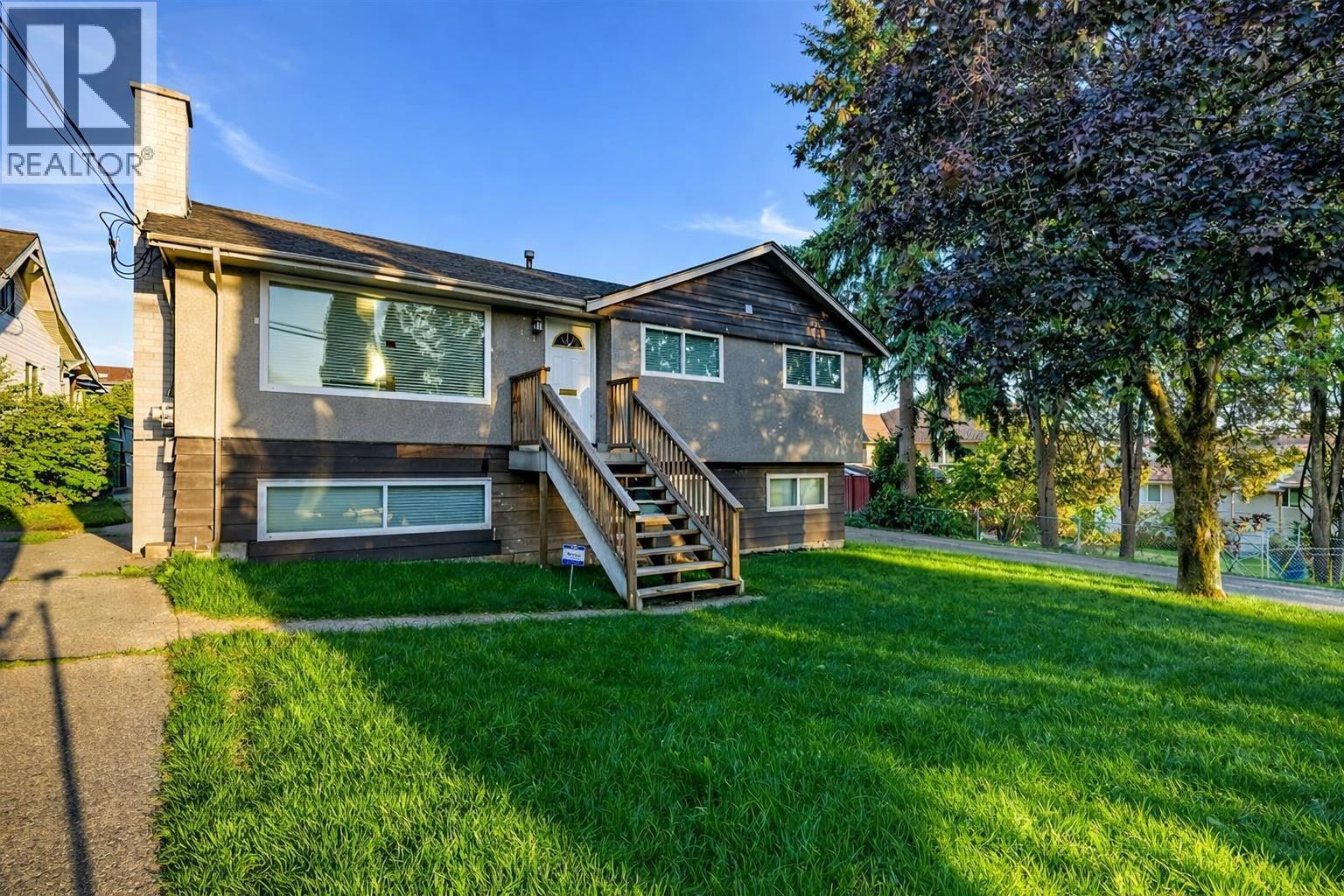 371-375 Blue Mountain Street, Coquitlam, British Columbia  V3K 4J7 - Photo 5 - C8075325