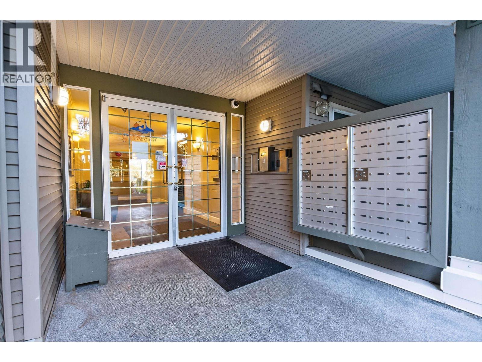 303 3738 Norfolk Street, Burnaby, British Columbia  V5G 4V4 - Photo 3 - R3081203