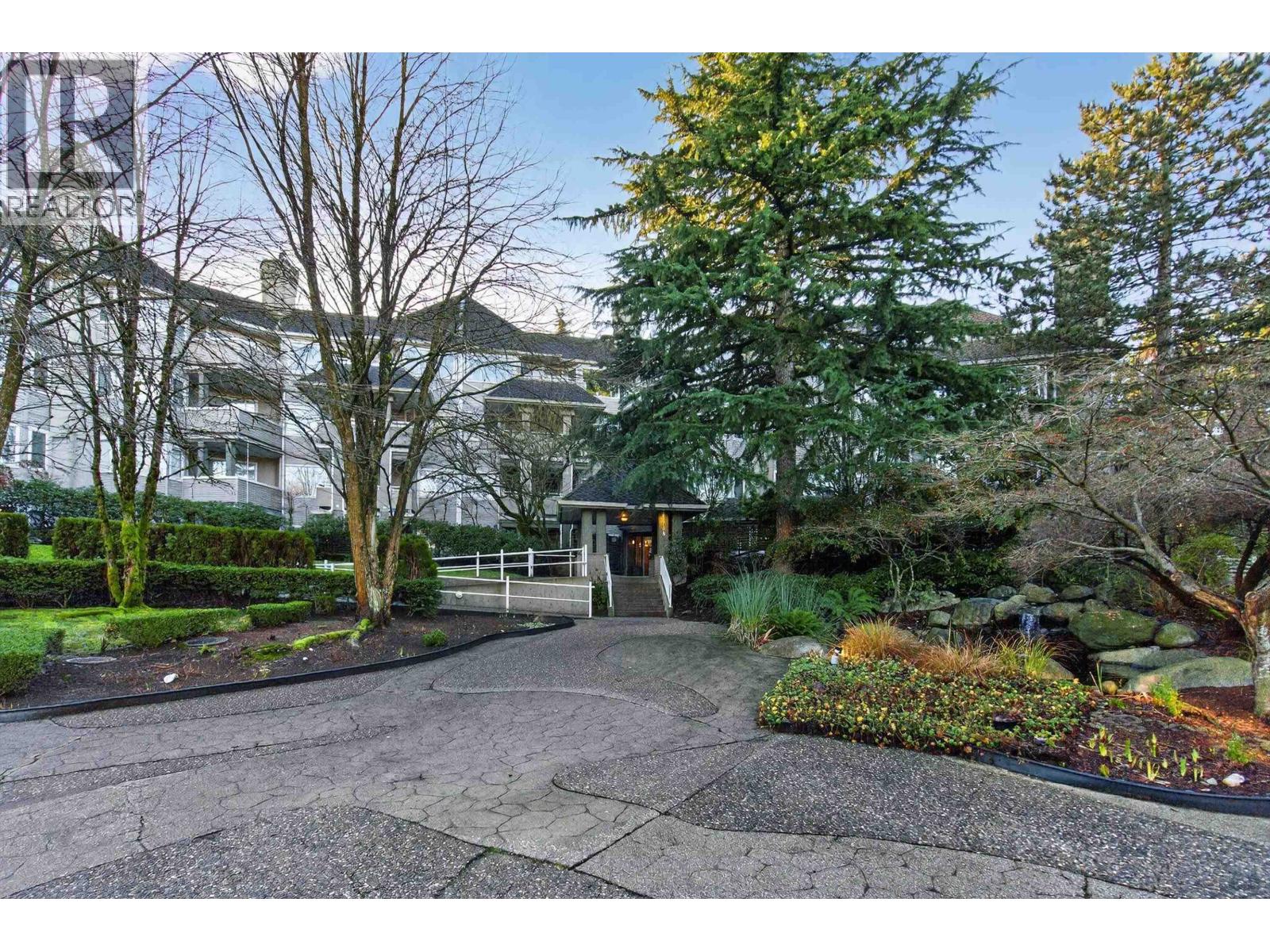 303 3738 Norfolk Street, Burnaby, British Columbia  V5G 4V4 - Photo 2 - R3081203