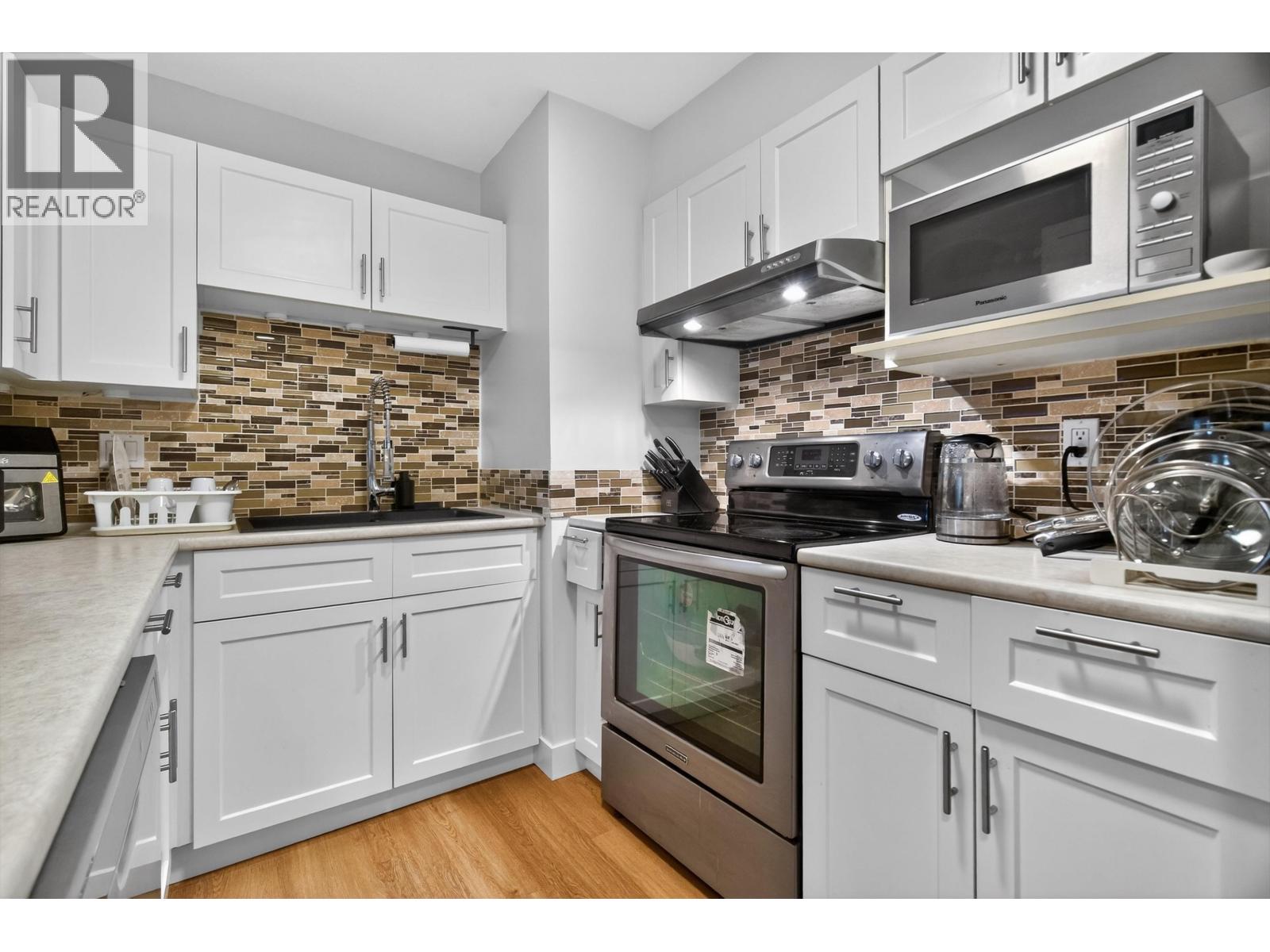 303 3738 Norfolk Street, Burnaby, British Columbia  V5G 4V4 - Photo 6 - R3081203