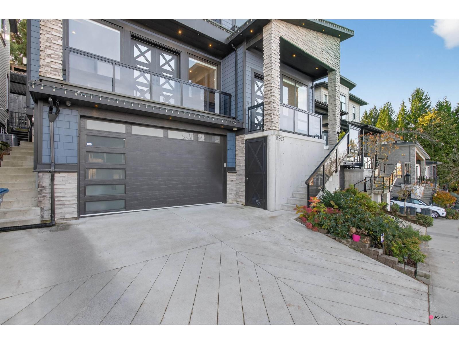 14902 35a Avenue, Surrey, British Columbia  V3Z 0N1 - Photo 3 - R3079675