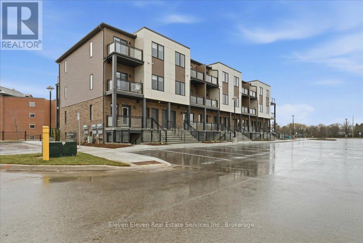 91 - 940 St. Davids Street, Centre Wellington, Ontario  N1M 0L7 - Photo 2 - X12583744