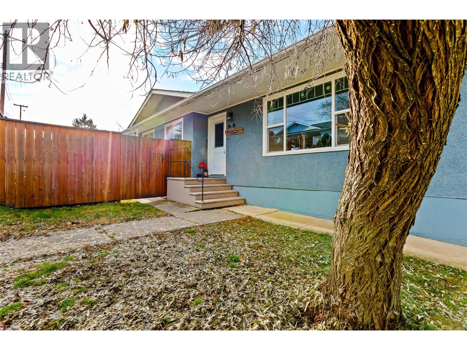 715 9th Avenue N, Creston, British Columbia  V0B 1G4 - Photo 1 - 10373080