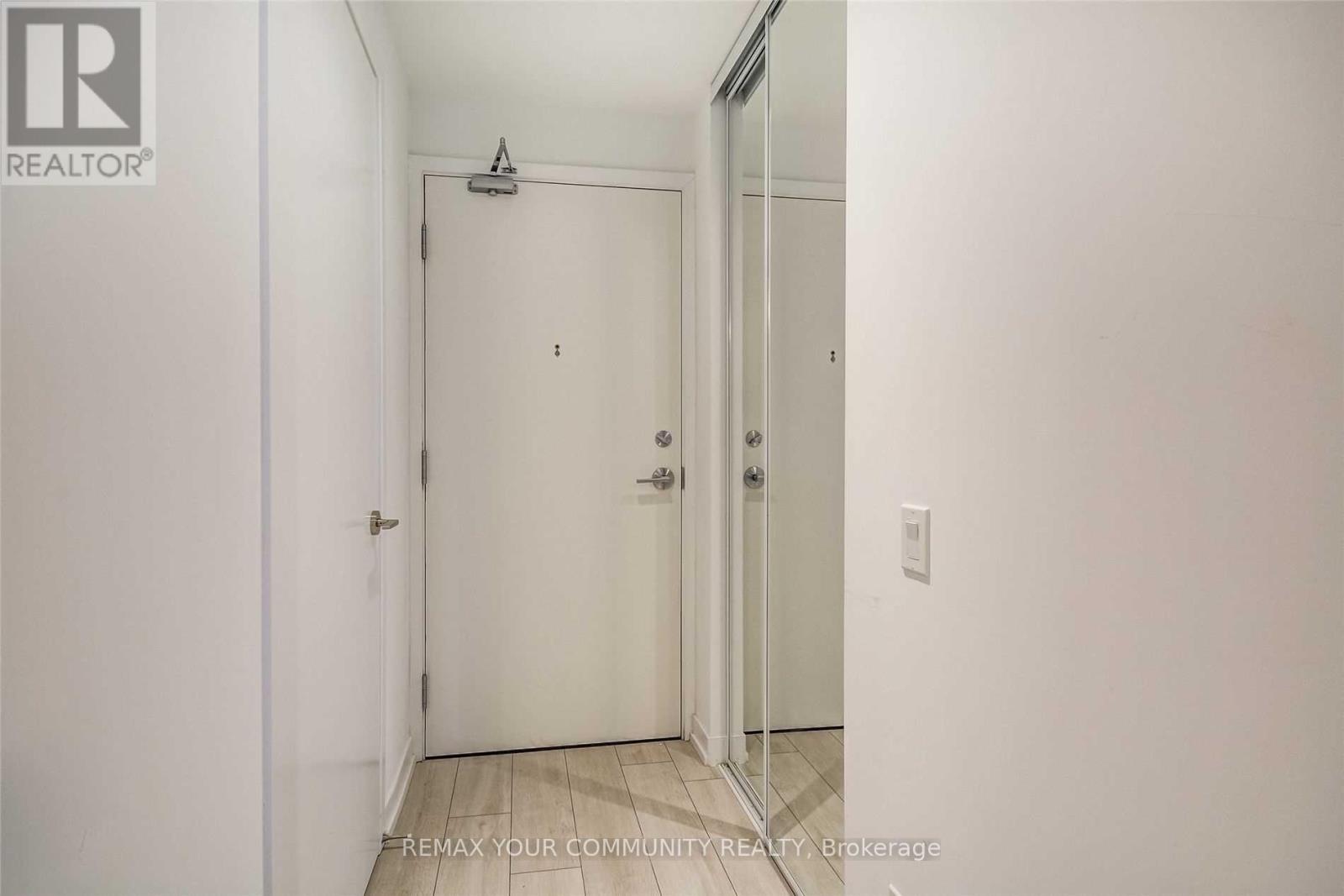 1808 - 898 Portage Parkway, Vaughan, Ontario  L4K 0J6 - Photo 2 - N12714572