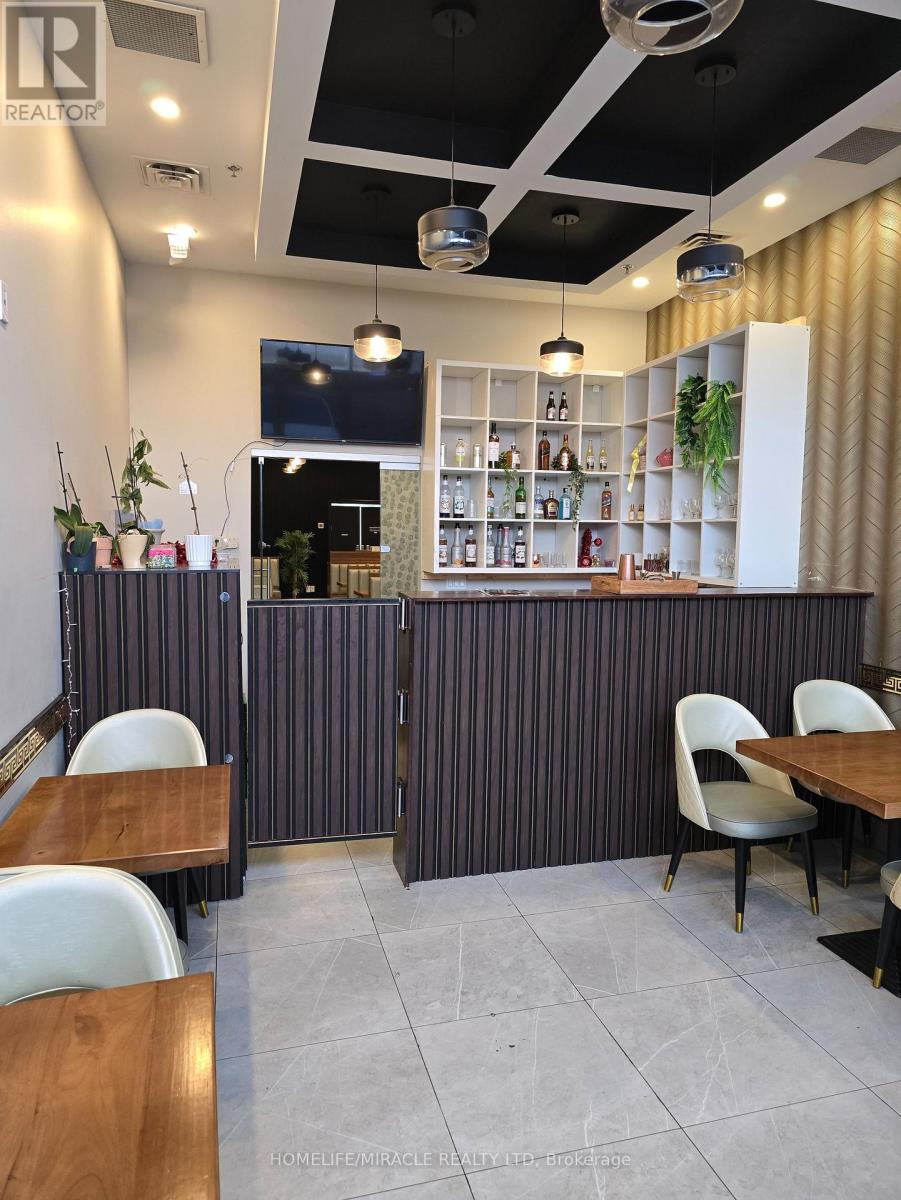 4 - 1400 Aimco Boulevard, Mississauga, Ontario  L4W 4K2 - Photo 3 - W12714504