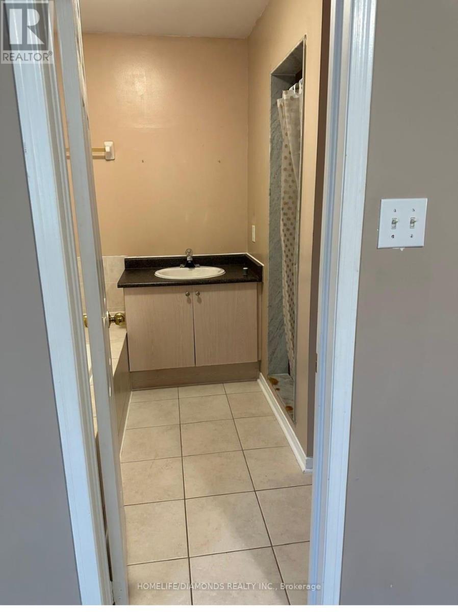 Upper - 39 Capistro Street, Brampton, Ontario  L7A 3H6 - Photo 10 - W12714550