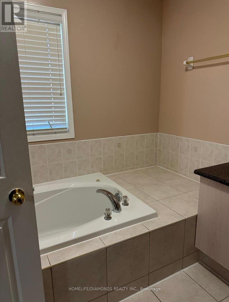 Upper - 39 Capistro Street, Brampton, Ontario  L7A 3H6 - Photo 12 - W12714550