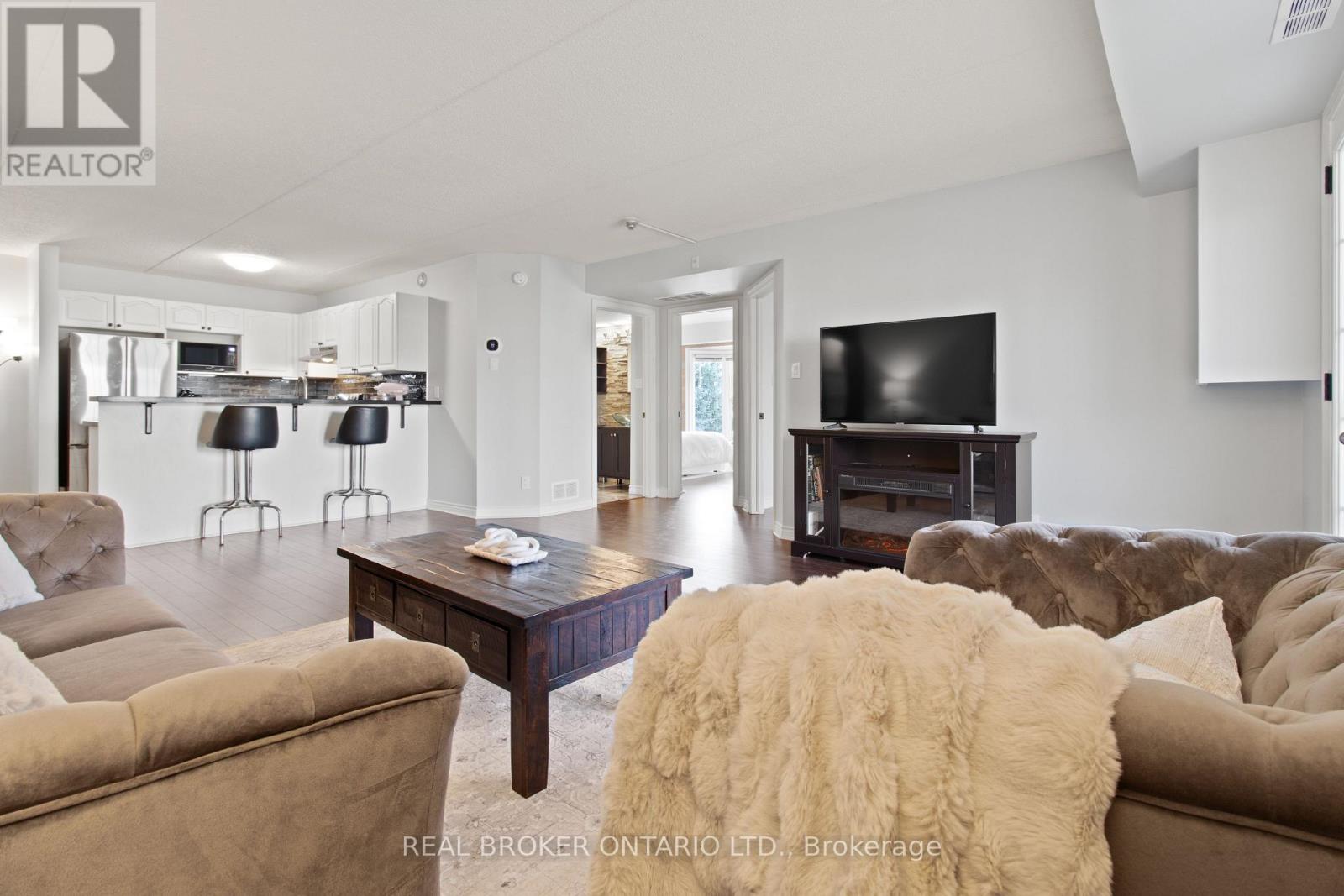 214 - 2010 CLEAVER AVENUE, Burlington, Ontario