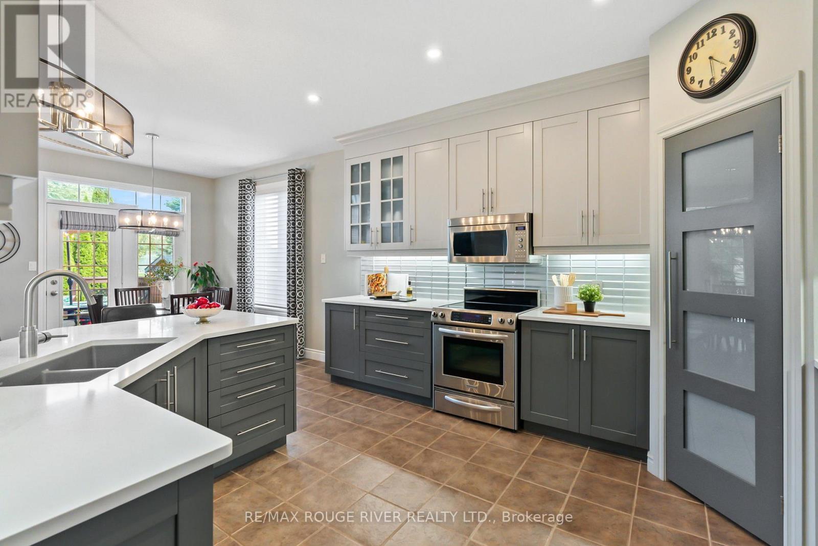 350 Raike Drive, Oshawa, Ontario  L1L 0B1 - Photo 12 - E12714716